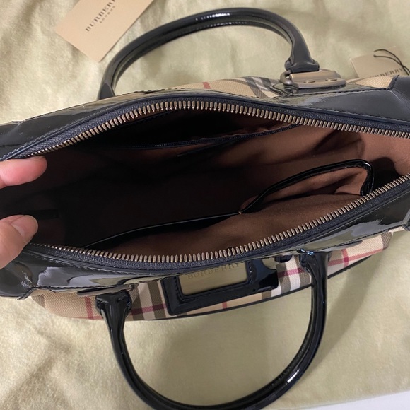 NEW WITH TAG BURBERRY LIMITED EDITION PURSE - Picture 4 of 6